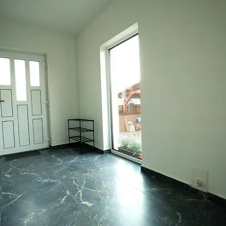 Devade Se Dvema Loznicemi A Wifi Pripojenim Apartment Trutnov