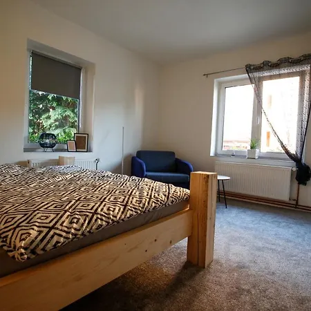 Devade Se Dvema Loznicemi A Wifi Pripojenim Apartament *