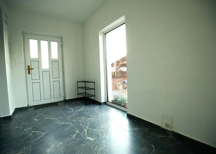 Devade Se Dvema Loznicemi A Wifi Pripojenim Apartament Trutnov