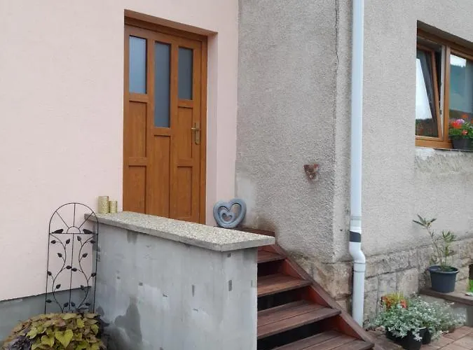 Devade Se Dvema Loznicemi A Wifi Pripojenim Apartament